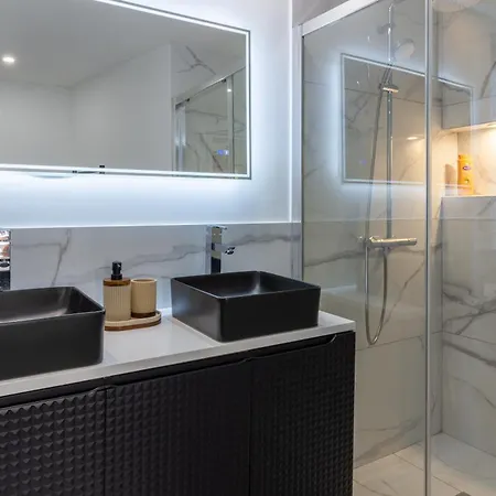 Siloe - Balneo - Stationnement Gratuit Dans La Rue- Gare 10 Min A Pied Apartmán